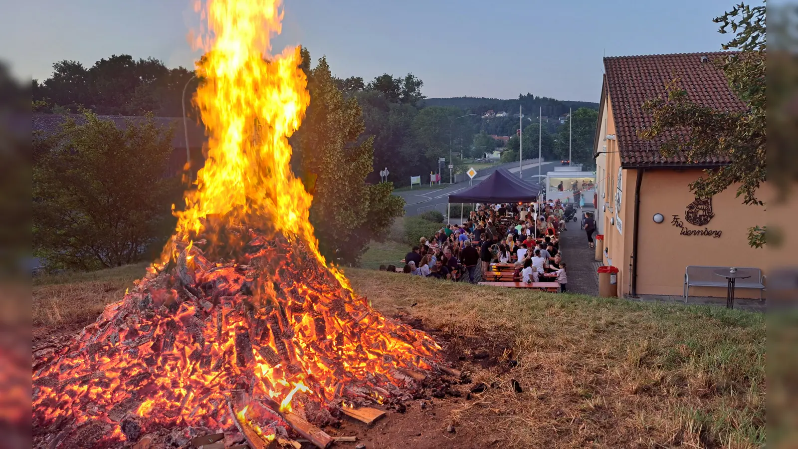 Feuerwehr Wernberg entfacht heuer wieder ein Johannisfeuer. (Bild: Willi Duschner )