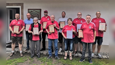 In der Jahreshauptversammlung des Pirker FC-Bayern-Fanclubs stehen treue Mitglieder im Mittelpunkt.<br> (Bild: Sandro Spickenreuther/exb)