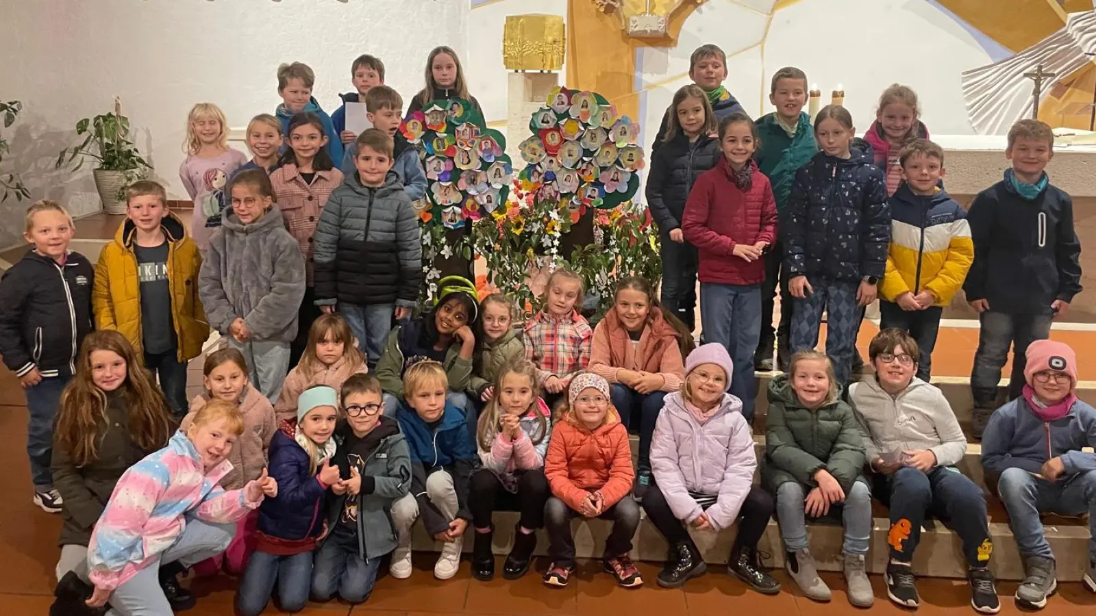 Die Mädchen und Buben beim Kinderbibeltag in der Pfarrkirche St. Sebastian (Bild: Hannah-Sophia Hornstein)