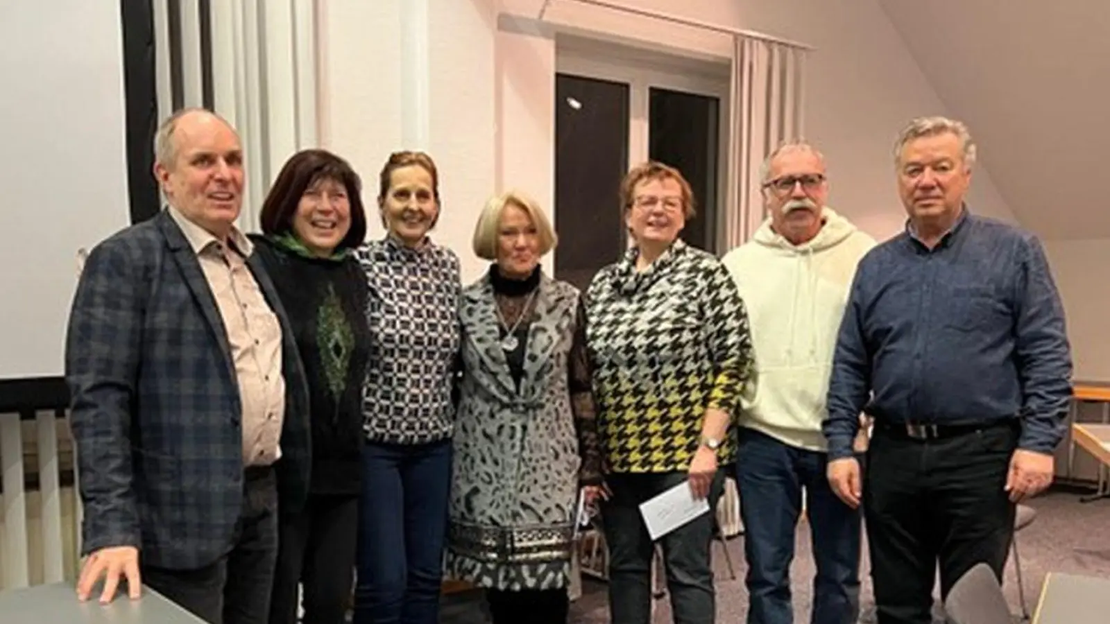 Präsident Karl Thumser, Christa Schaller, Johanna März, Adelheid Burgerhout-Schlanker, Anneliese Daig, Dr. Dieter Schweickert und Bruno Eikenberg. (Bild: Reinhard Stegert)