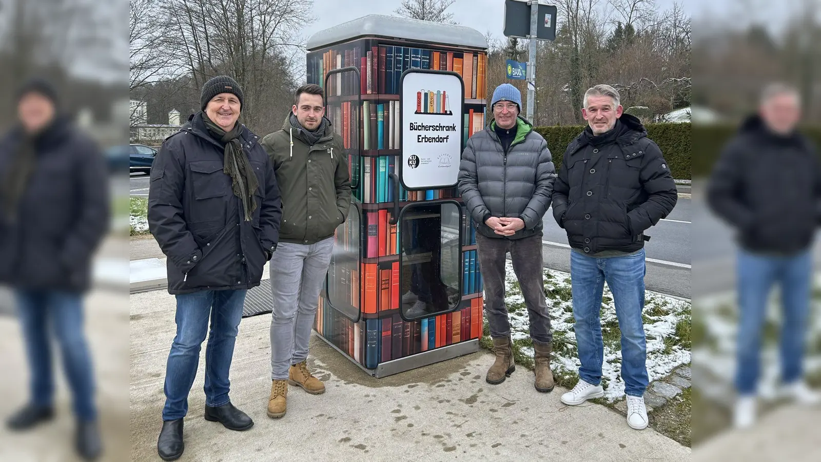 Übergabe des Bücherschranks Erbendorf an die Allgemeinheit durch KUKUVE KassierJürgen Frischholz, Vorsitzenden David Frischholz, Beisitzer Dieter Schmid und Alexander Moser von Panzer shop-concept, (Bild: Norina Frischholz )