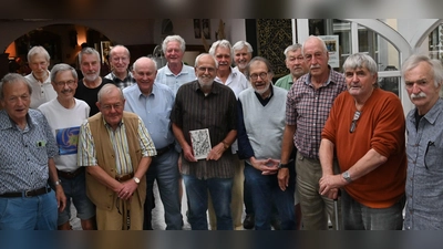 Vor 60 Jahren haben sie an der Oberrealschule in Amberg (Gregor-Mendel-Gymnasium) ihr Abi gemacht. Jetzt haben sie sich wieder getroffen.  (Bild: gf)