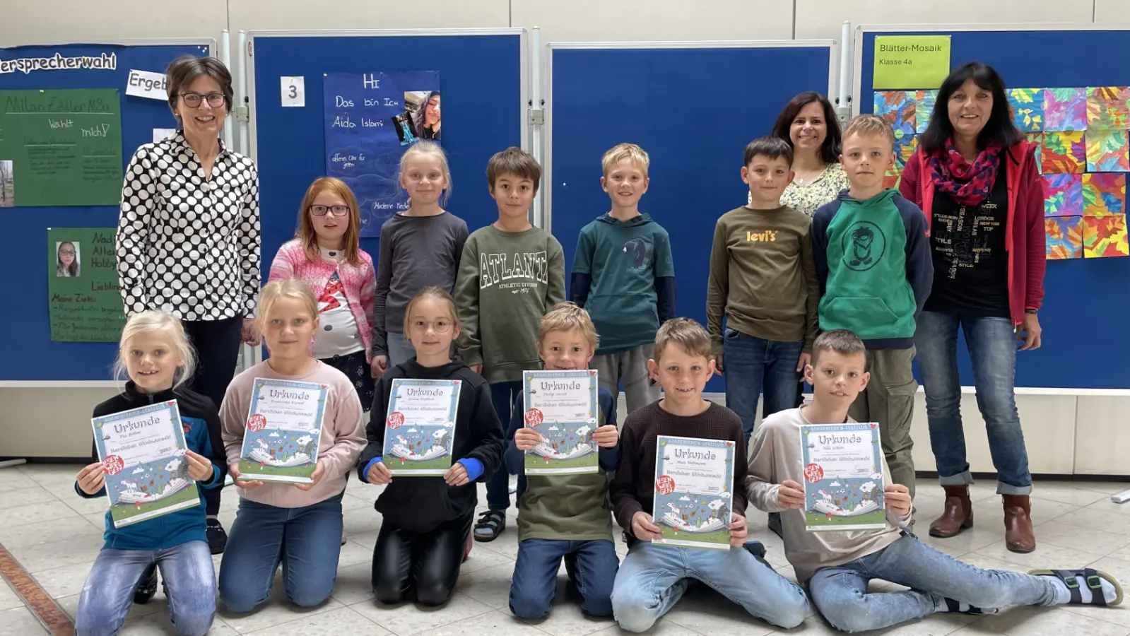 Die Gewinner aus der ehemaligen Klasse 2b. (Bild: Birgit Muggenthaler )