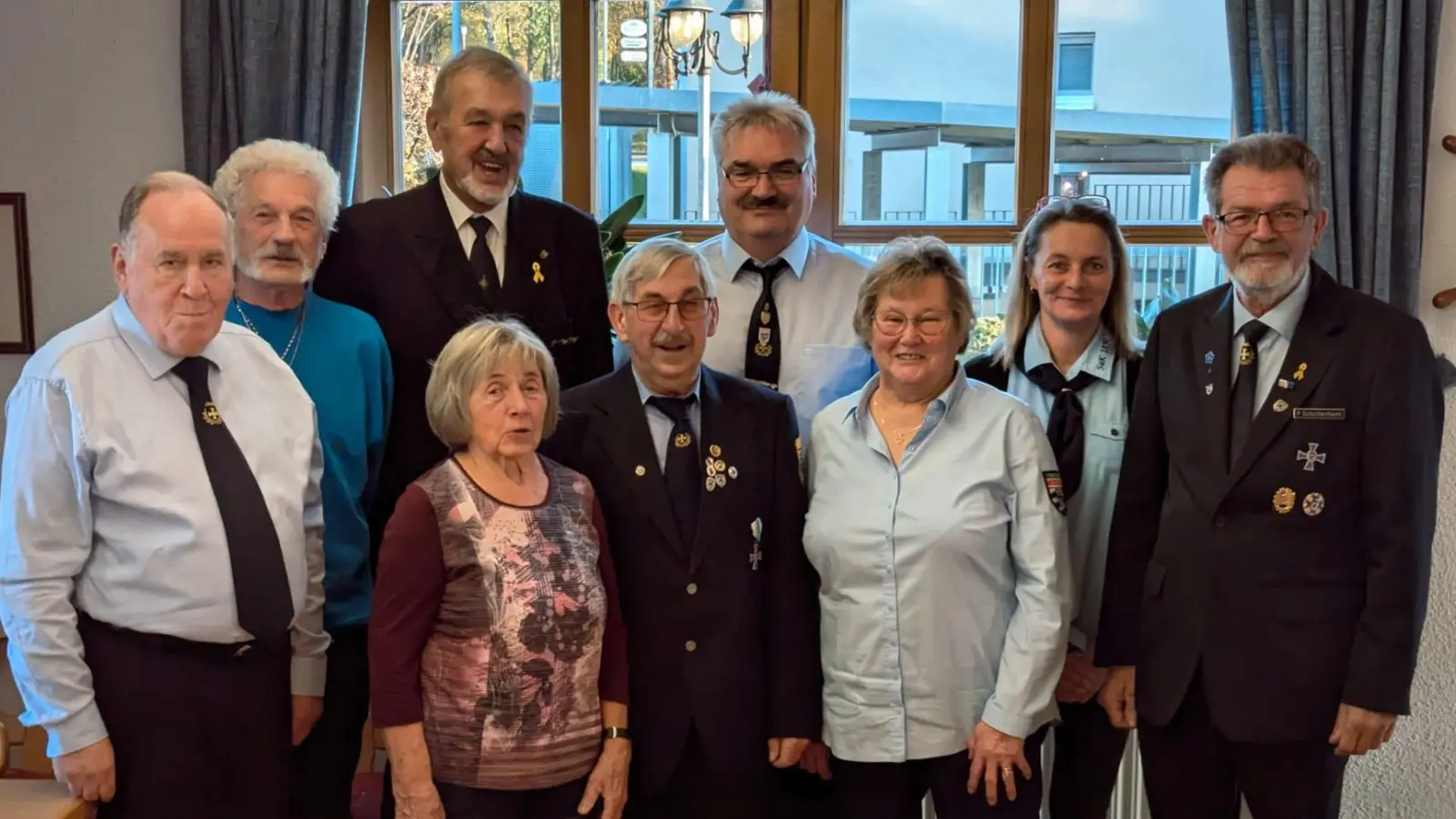 Von links: Horst Embacher BSB, 2.KSW (Kreisschießwart) Klein sen.Delegierte Maria Hofmann, Kassenrevisor Sigmund Wild, 1.KVS (Kreisvorstand) Josef Lang, 1.KSW Klein jun., Schriftführerin Marianne Richter, Kasiererin Andrea Klein, Peter Schottenhaml. (Bild: Peter Ertl)