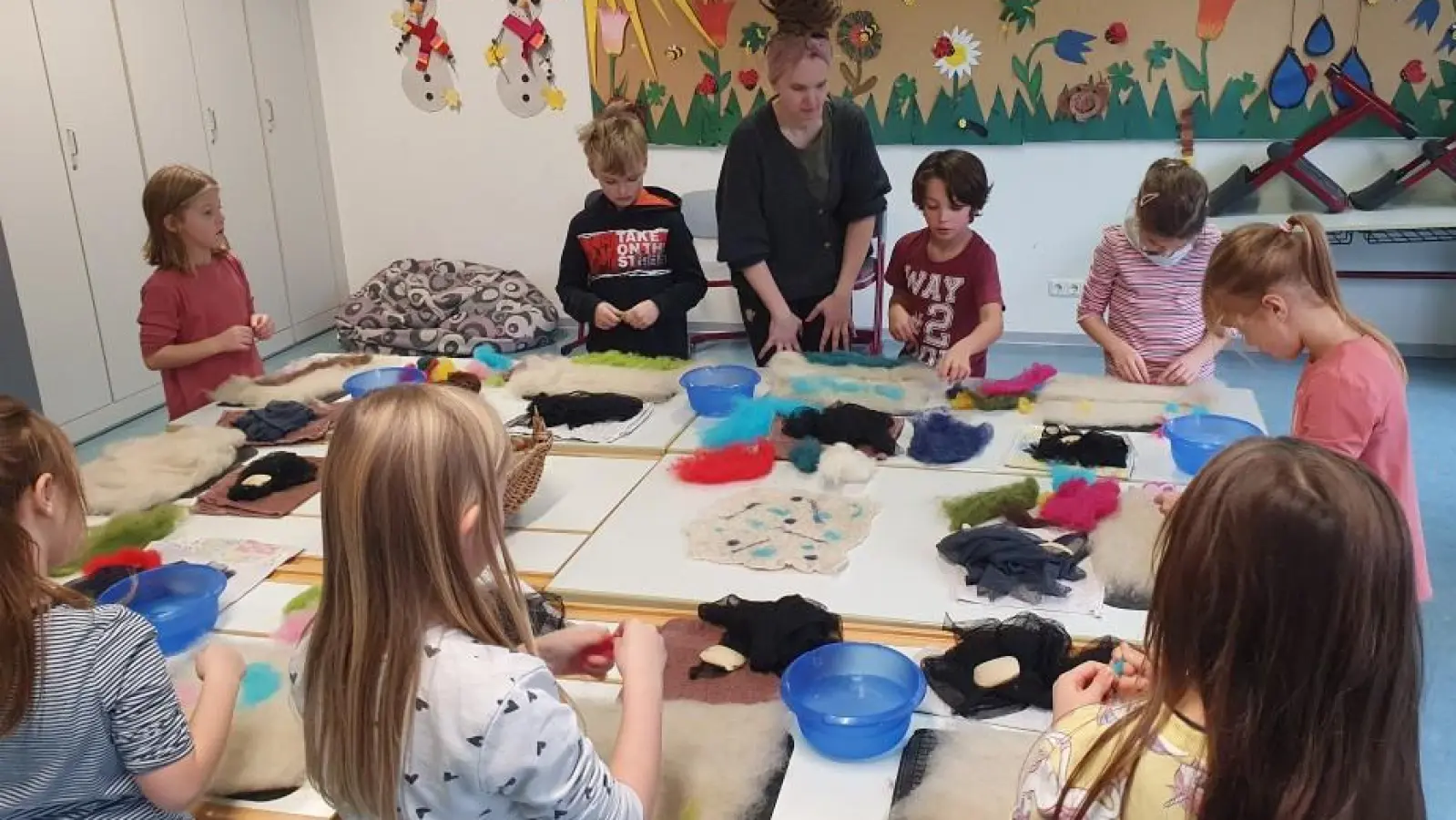 Filzen an der Grund- und Mittelschule in Neusorg. (Bild: Manuela Hecht)