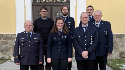 v. links: KBI Weig Martin, 2. Bürgermeister Münchmeier Uli, Lehner Karolin, Zeitler Christoph, Michael Schwenke, Grundler Peter, Mages Reinhard. (Bild: Konrad Schatz)