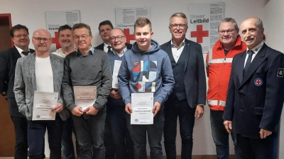 Links nach rechts:<br>Robert Wolfrum, Wolfgang Rahm, Dirk Hinrichsmeyer, Dr. Maximilian Schön, Michael Bartsch, Werner Gleissner, Franz Summer, Bürgermeister Franz Stahl, Peter Faget, Ralf Püschner <br> (Bild: Inge Püschner)