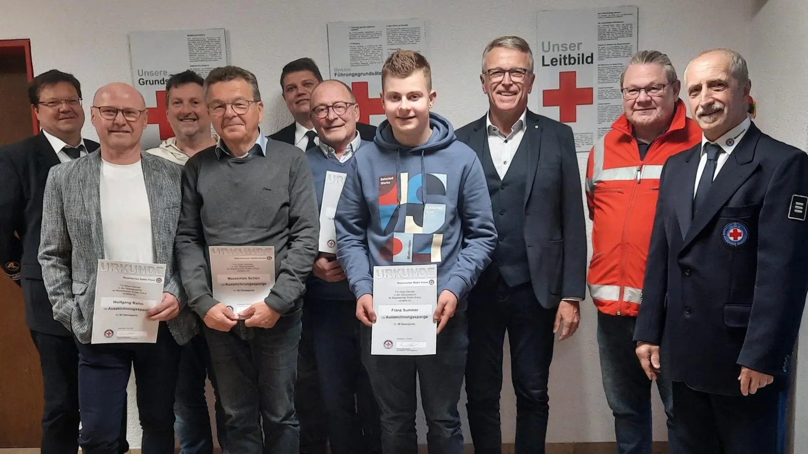 Links nach rechts:<br>Robert Wolfrum, Wolfgang Rahm, Dirk Hinrichsmeyer, Dr. Maximilian Schön, Michael Bartsch, Werner Gleissner, Franz Summer, Bürgermeister Franz Stahl, Peter Faget, Ralf Püschner <br> (Bild: Inge Püschner)