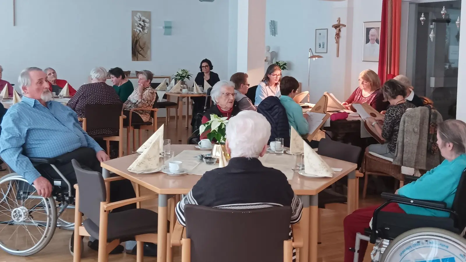 Adventfeier für die Bewohner des Seniorenheims Prälat-Walter-Siegert-Haus. (Bild: Anja Kriemer)