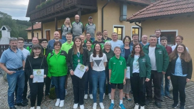 Die Siegerehrung nach den Rundenwettkämpfen im Grenzgau Vohenstrauß fand bei der SG Hubertus Eslarn statt. (Bild: Karl Ziegler)