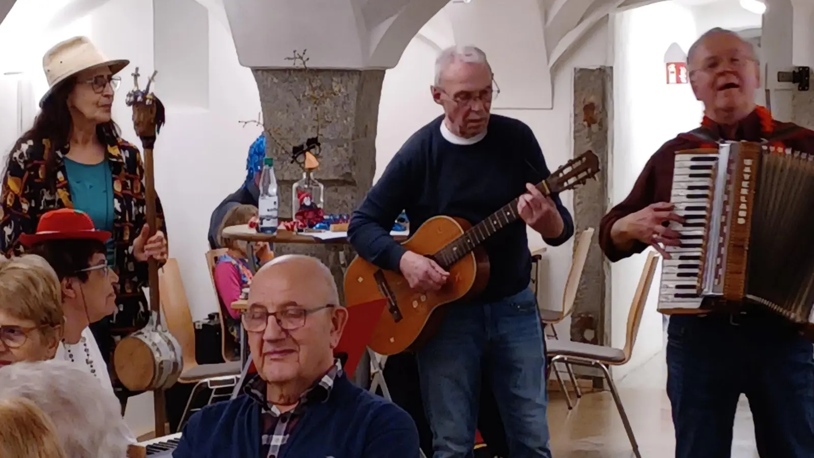 Musik und Gesang erfreuten die Besucher der jüngsten Sitzweil im Schafferhof. (Bild: Inge Härtl/exb)