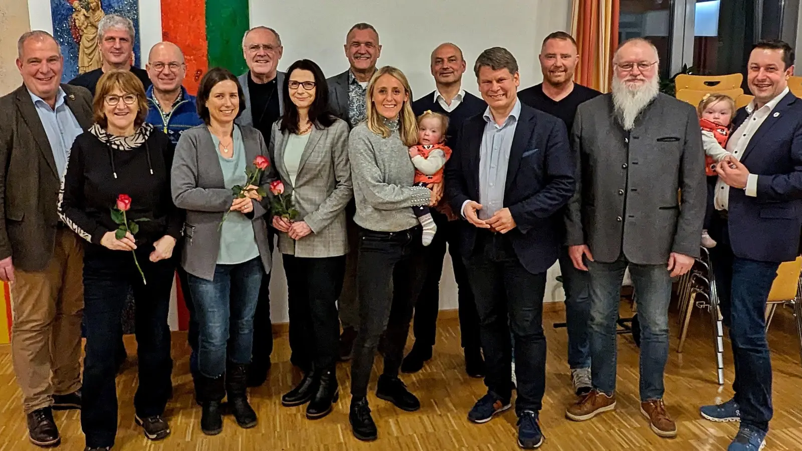 Bei den Neuwahlen des CSU Ortsverbandes Weiden-West sind alle Posten besetzt, Wolfgang Gleißner 2. v. rechts bleibt weiterhin 1. Vorsitzender. (Bild: Reinhard Kreuzer)