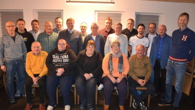 Beim Ehrenabend würdigte der SV Steinmühle auch zahlreiche ehrenamtlich Tätige für ihr langjähriges Engagement. Rechts im Bild Vorsitzender Stephan Andörfer. (Bild: jr)