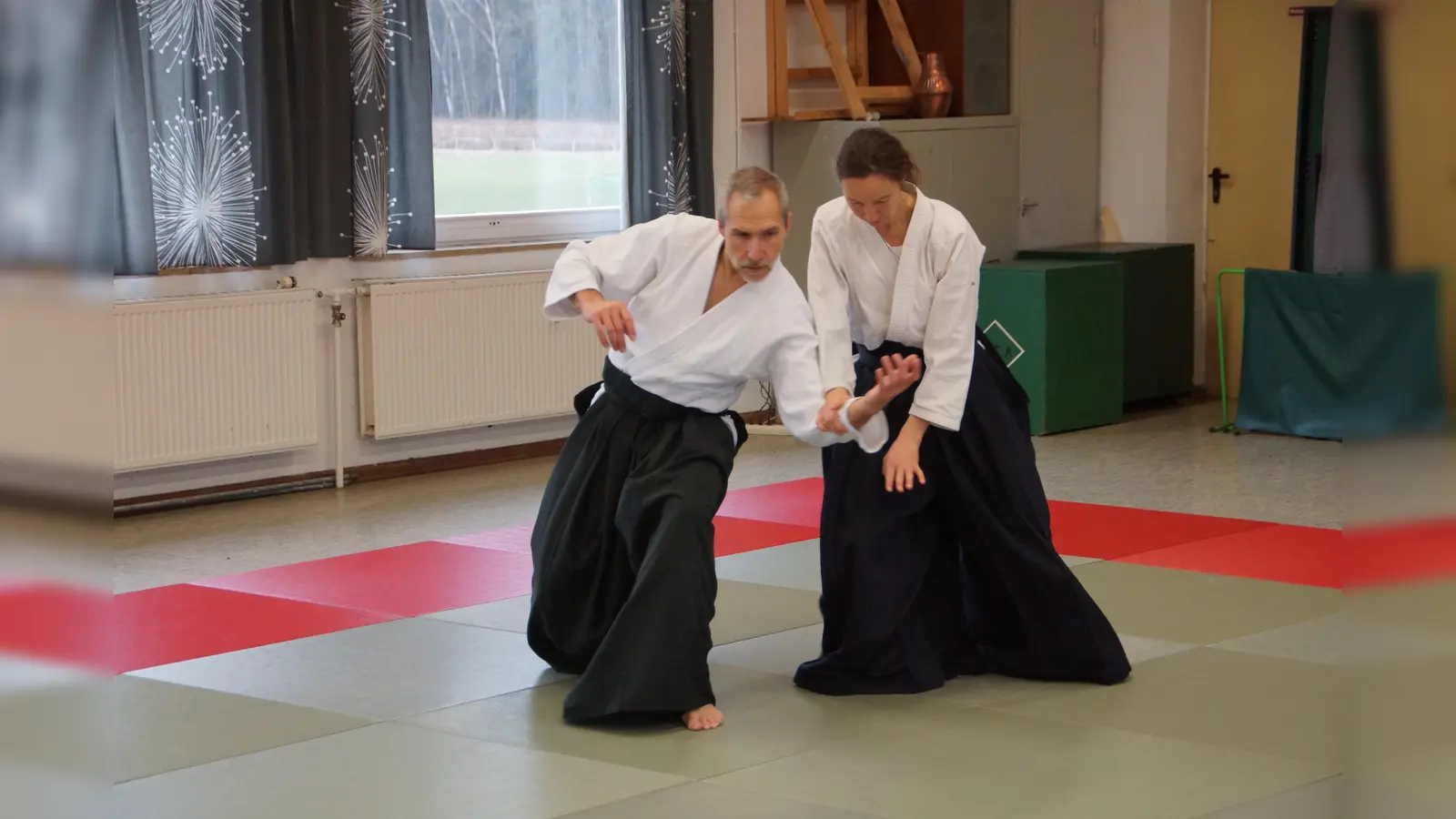 Spiel mit dem Gleichgewicht im Aikido (Bild: Peter Schreyer)