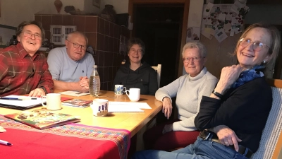 Der erste Vorsitzende Hans Bauer, Mitglied Josef Moosburger, Schatzmeisterin Eva Mayerhöfer-Dötsch, zweite Vorsitzende Marianne Moosburger und Mitglied Dorothea Bauer wollen weiterhin gut zusammenarbeiten. (Bild: Marianne Moosburger )