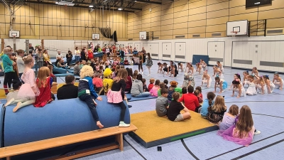 An einer besonderen Turnstunde des TuS Mitterteich durften Kinder maskiert teilnehmen. (Bild: TuS Mitterteich/exb)