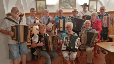 Gemütliches Beisammensein der Musikanten. (Bild: Regina Zeitler)