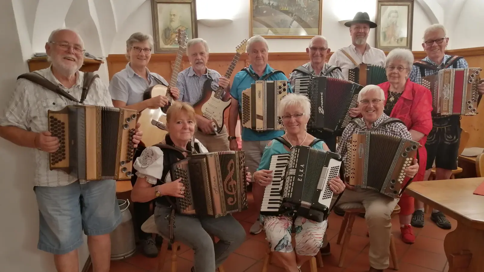 Gemütliches Beisammensein der Musikanten. (Bild: Regina Zeitler)