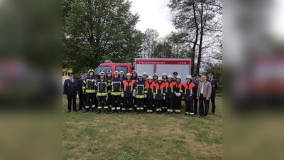 Eine hervorragende Leistung zeigen die 127. und 128. Gruppe der Feuerwehr Tremmersdorf bei der Leistungsprüfung „Die Gruppe im Löscheinsatz“. <br> (Bild: rod)