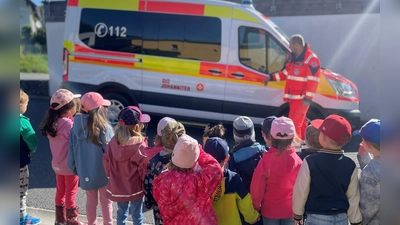 Rettungswagen in der Johanniter-Kindertagesstätte „Löwenzahn”. (Bild: Nicole Pfab)