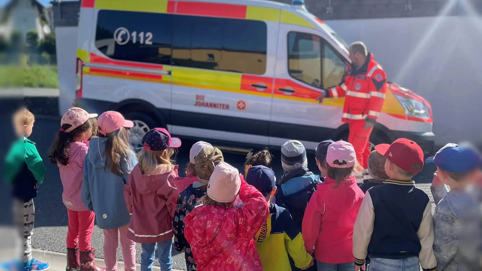 Rettungswagen in der Johanniter-Kindertagesstätte „Löwenzahn”. (Bild: Nicole Pfab)