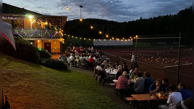 Der italienische Abend beim Tennisclub Windischeschenbach ist bestens besucht. (Bild: Markus Wild/exb)