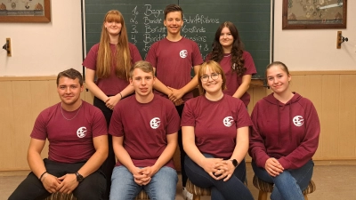 Sitzend von links: Tobias Forster, Lukas Forster, Anika Männer, Eva Wifling. Stehend von links: Josepha Wifling, Jakob Siller, Greta Hausner. <br> (Bild: Lukas Forster)