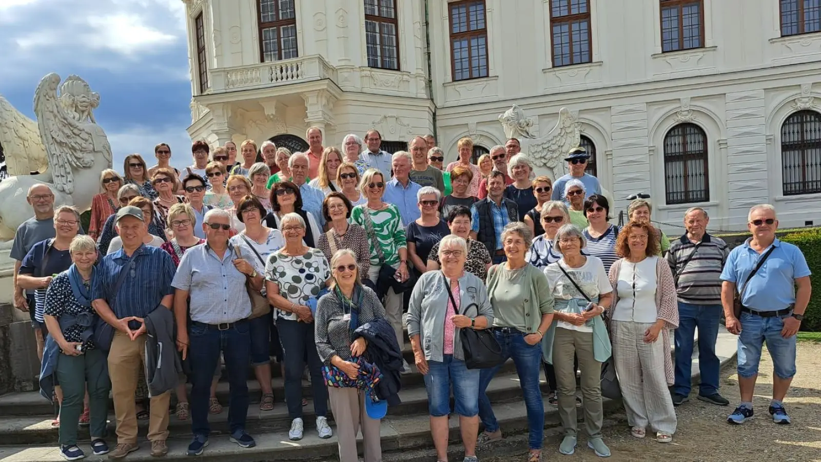 Reisegruppe im Belvederegarten. (Bild: Petra Domes)