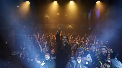 Volles Haus hatte „Save The Scene“ bei seiner Veranstaltung in der Stadthalle Waldsassen. Die Band „Ghostkid“ (Bild) beendete das Programm.  (Bild: Rock ’n’ Fucking-Roll Pictures/Sven Schmidbauer/exb)