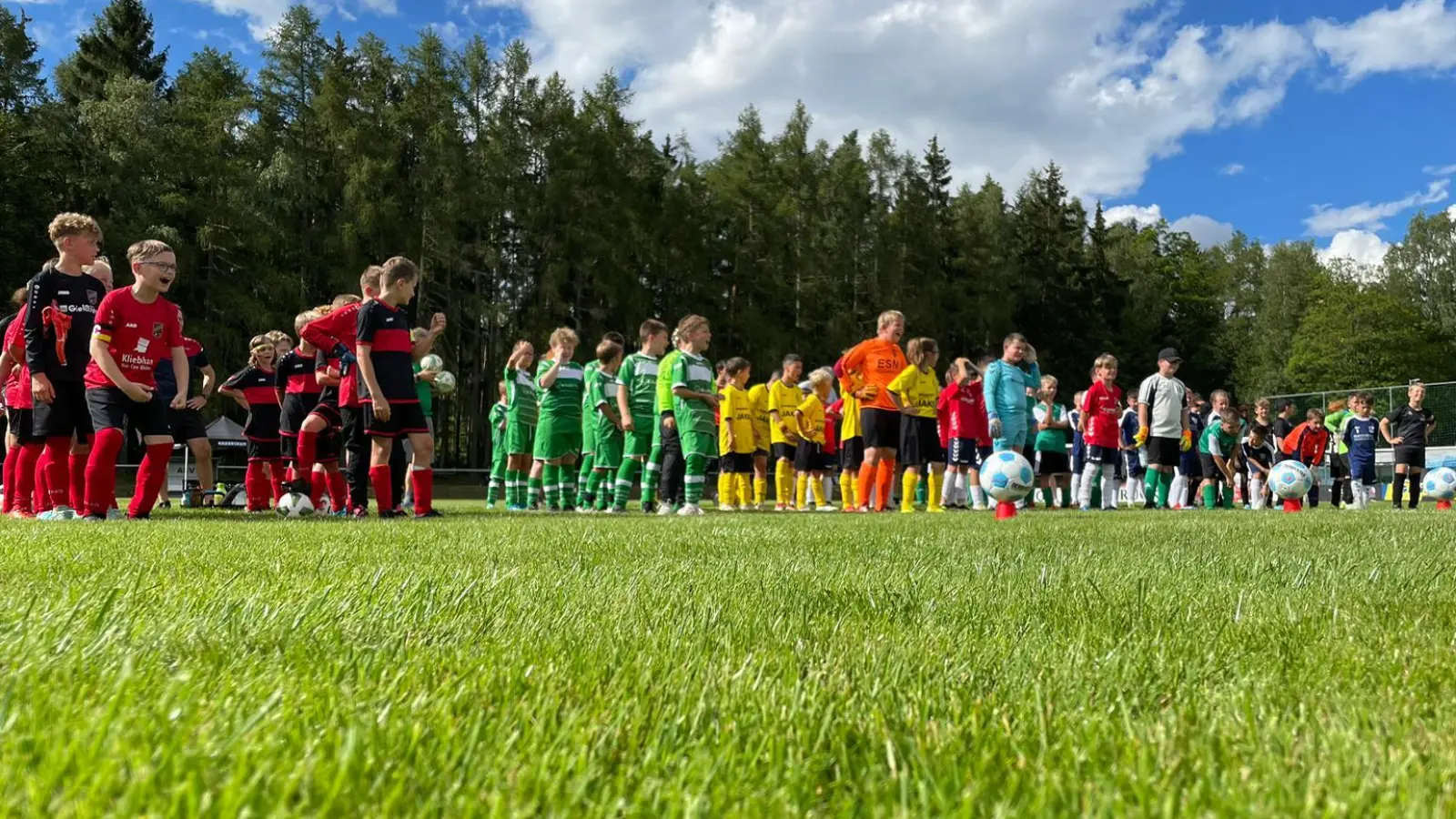 22 Vereine beteiligten sich am Kassecker-Cup, den der ASV Waldsassen auf seinem Gelände ausrichtete.  (Bild: Christina Kein/exb)