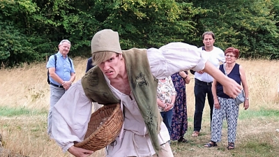 Daniel Adler auf dem Weg zur Burg Murach (Bild: Andrea Sonnauer)