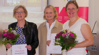 : Geehrte Mitglieder der Frauen Union Gertraud Neiswirth (links) und Kathrin Fischer (rechts) mit der Kreisvorsitzenden Susanne Herding (Mitte). (Bild: Elisabeth Lanzinger)