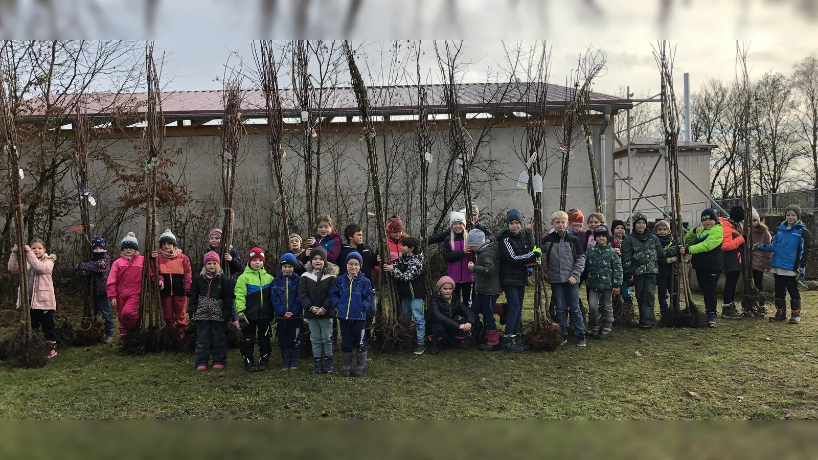 Jedes Trausnitzer Kind bekommt bei der Aktion „Streuobst für alle” einen Baum. (Bild: Sabine Maderer/exb)