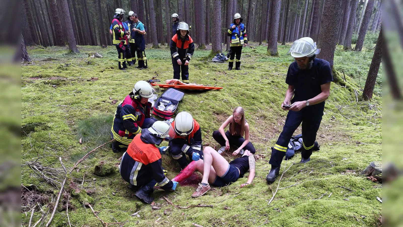 Übung mit dem Roten Kreuz (Bild: Markus Kindl)