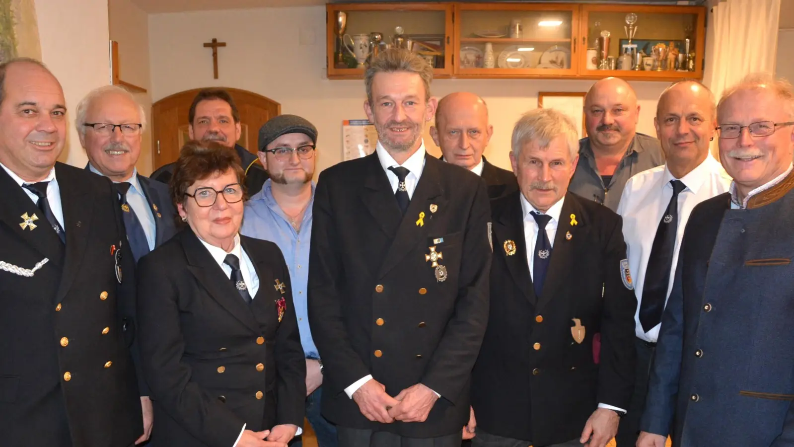 Die Soldaten- und Reservistenkameradschaft Konnersreuth hat ein neues Führungsteam: (von links) Roland Rögner, Kreisvorsitzender Ferdinand Lienerth, Gabi Hoschopf, Markus Jäger (hinten), Andreas Weiß, Vorsitzender Andreas Eckert, Thomas Eckstein, Engelbert Kreil, Richard Hubrich, Reinhard Rosner und Bürgermeister Max Bindl. (Bild: jr)
